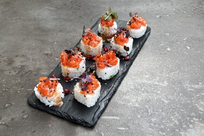 Salmon tartare roll with avocado and lime cream cheese