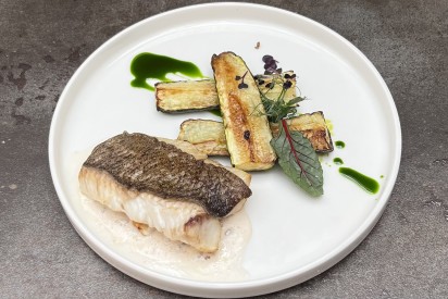 Halibut with zucchini with tart nut sauce