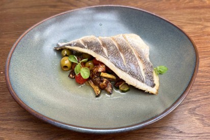 Dorado with vegetables and chicken sauce