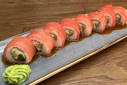 Smoked eel roll with sun-dried tomatoes