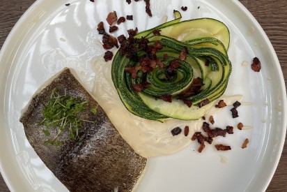 Halibut with zucchini and cream sauce