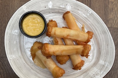 Crispy shrimp with mango aioli