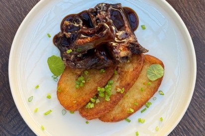 Beef ribs with potato hashbrowns and demi-glace sauce