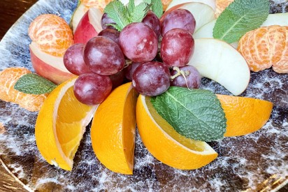 Нарезка сезонных фруктов